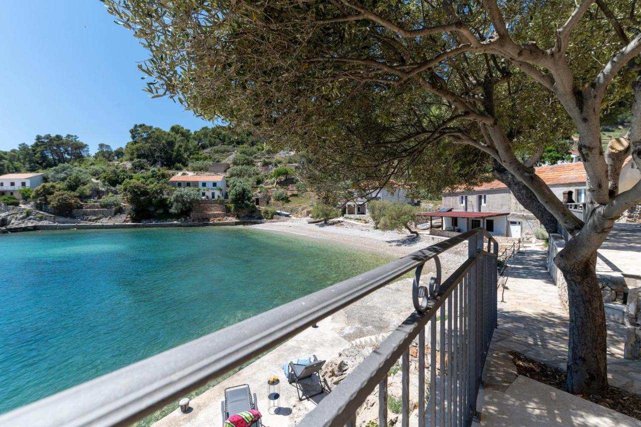 Seaside Cottage Maslina Gdinj Exterior photo